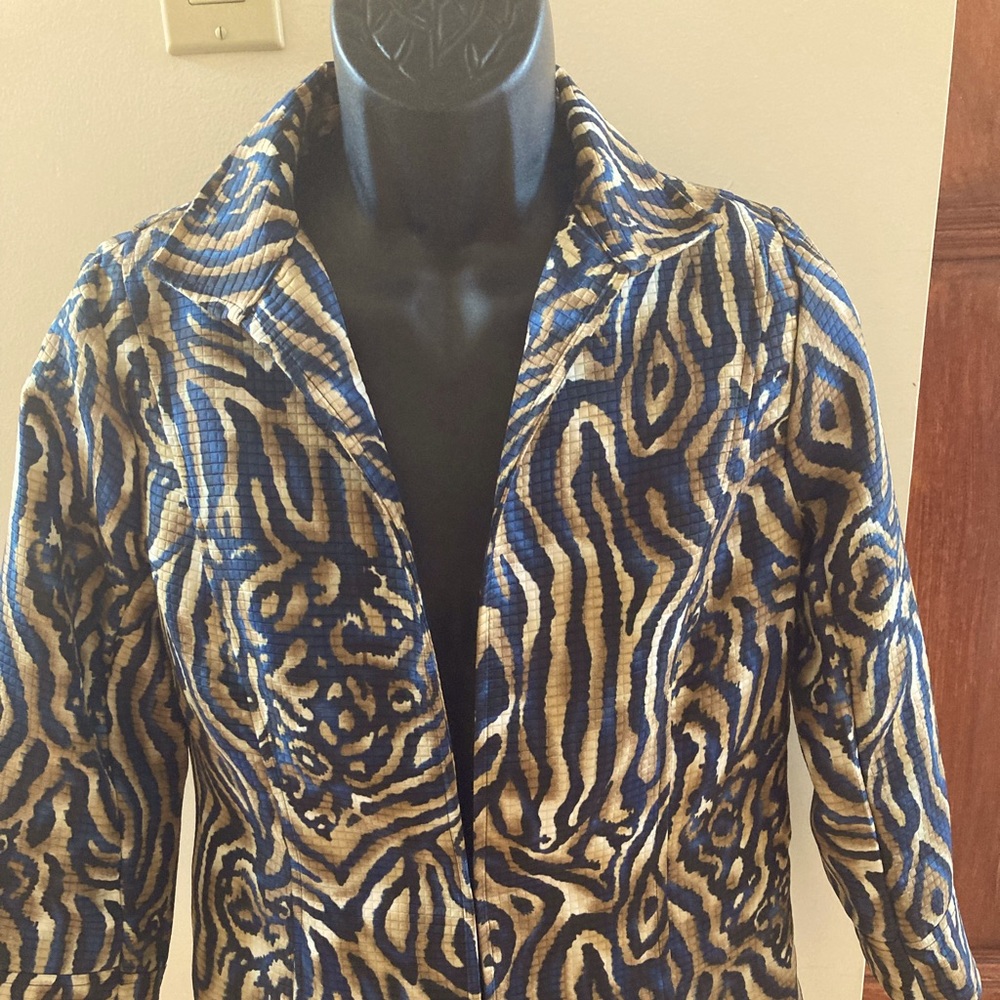 Beautiful 3/4 sleeve blazer
